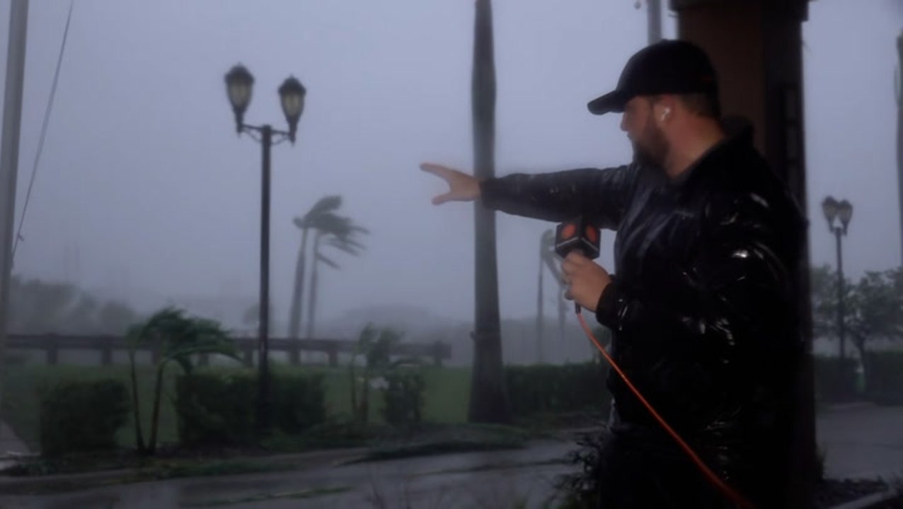 Powerful winds and flooding in Florida as Hurricane Ian continues onward
