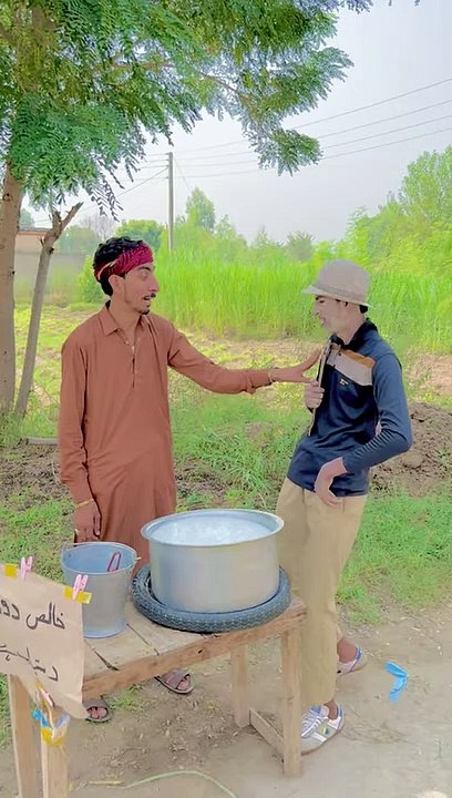 Angreez aor dodhi