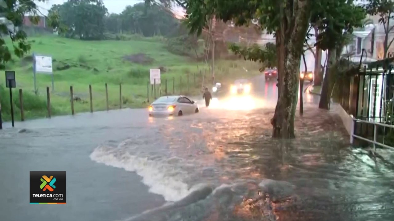 tn7-Río-dejó-carros-atrapados,-calles-y-casas-inundadas-en-San-Pedro-280922
