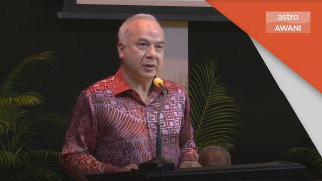 Pelancaran buku oleh Sultan Perak Sultan Nazrin Muizzuddin Shah