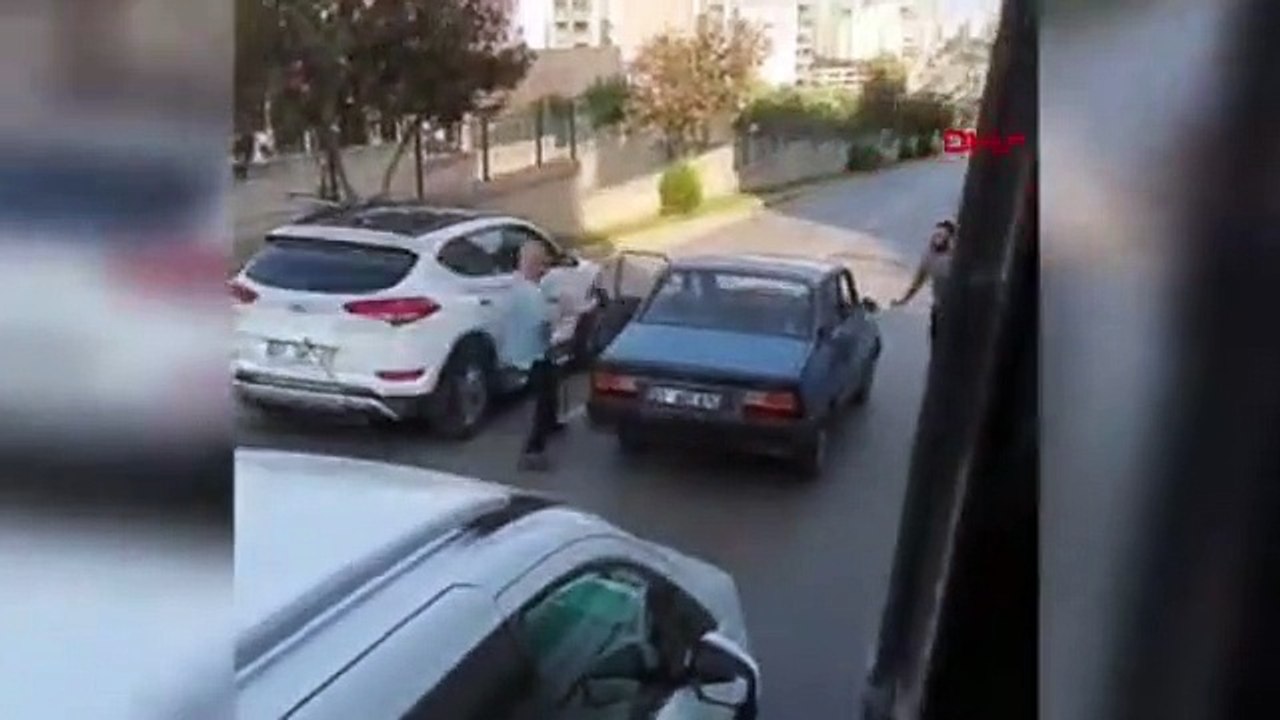 Trafikte pompalı tüfekli maganda kamerada!