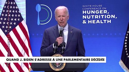 Joe Biden s'adresse à une parlementaire décédée en août 2022