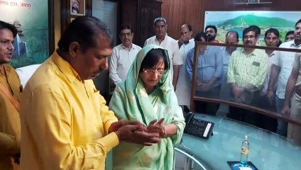 महापौर कुर्सी पर बैठीं धाभाई, चुनिंदा भाजपा पार्षद ही पहुंचे