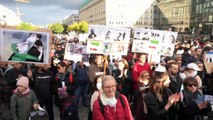 Berliner zeigen Solidarität mit Protestbewegung im Iran