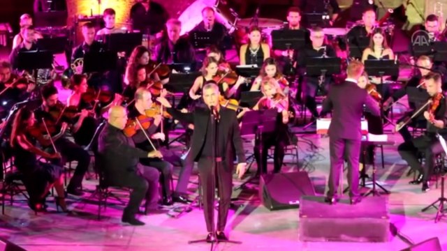 İtalyan tenor Alessandro Safina, Antalya'da konser verdi