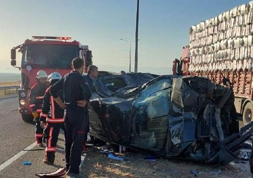 Son dakika haberi: MALATYA'DA KAMYONA ÇARPAN HAFİF TİCARİ ARAÇ DEVRİLDİ: 2 ÖLÜ