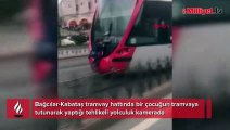 Laleli'de dehşet anları! Tramvayda tutunan çocuk yürekleri ağza getirdi