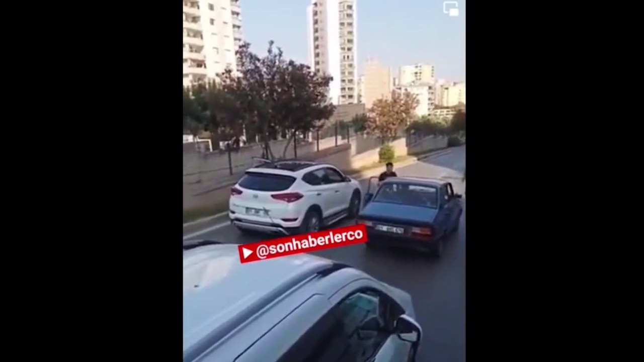 Trafikte kavga eden şehir eşkıyaları bagajdan tüfek çıkararak ateş etti