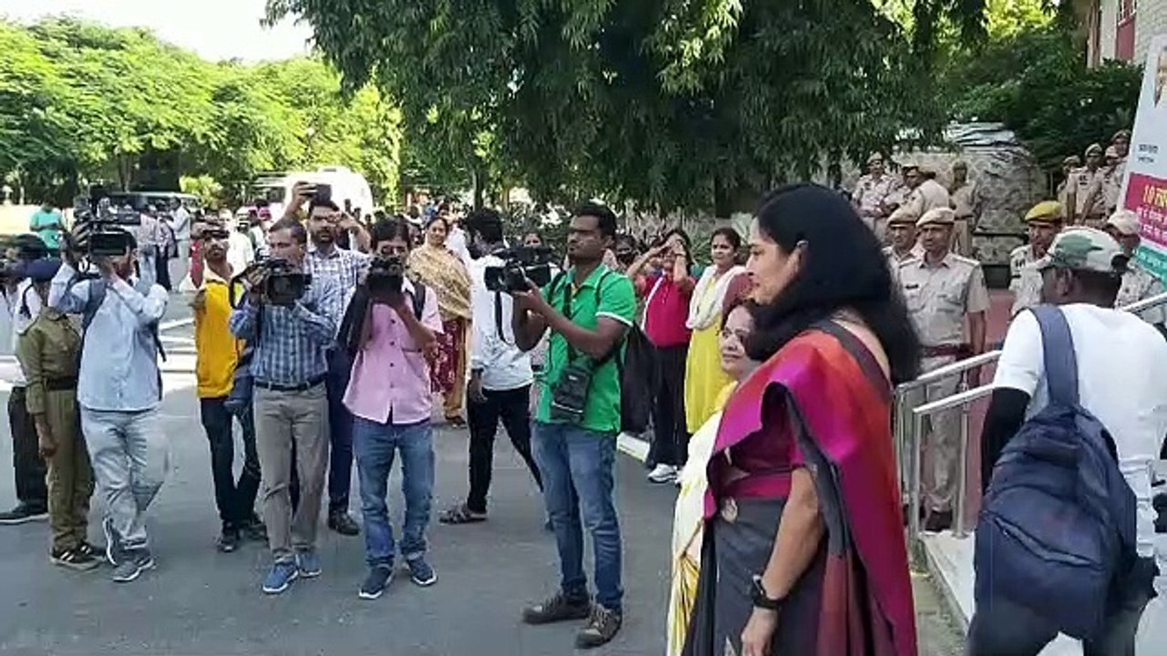 ग्रामीण ओलंपिक: जिला स्तर पर खेल रहे खिलाड़ी, ख...