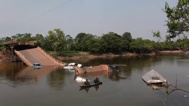 El derrumbe de un puente en Amazonas deja tres muertos y catorce heridos