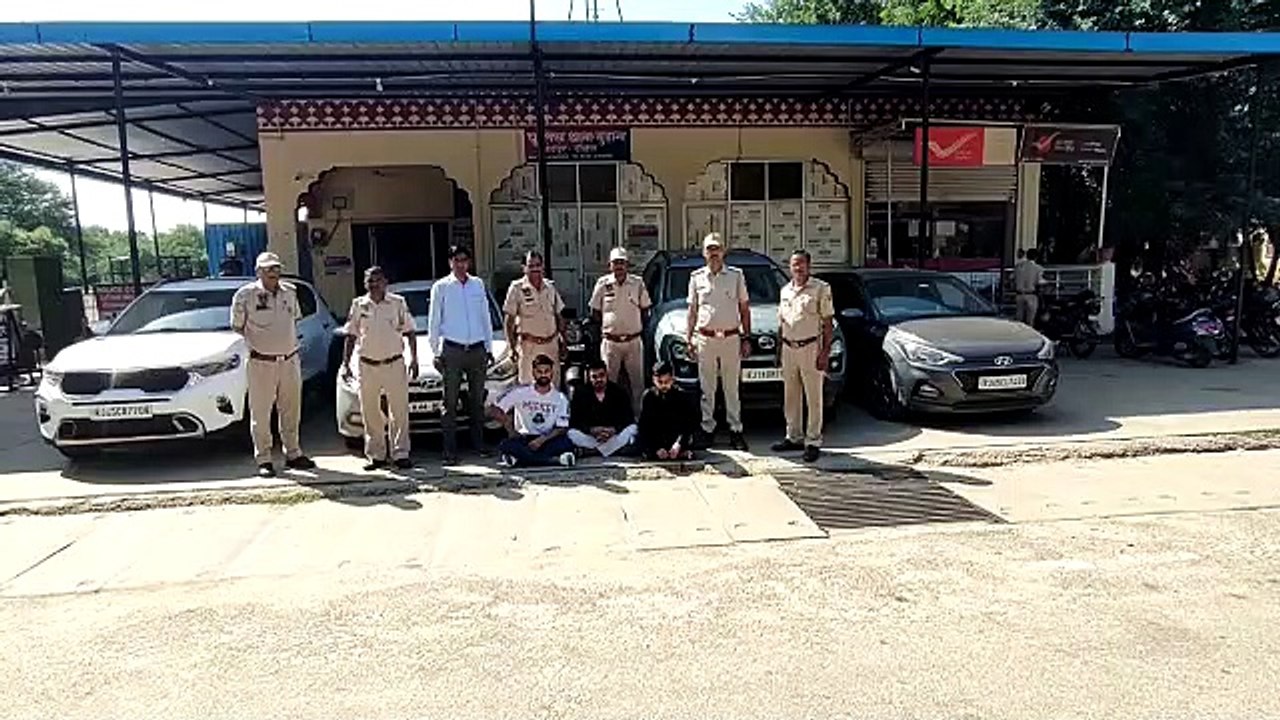 फायरिंग कर फरार हुए टीटू गैंग के तीन बदमाश चढ़े पुलिस के हत्थे