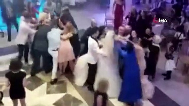 Düğünde ‘İstek Parça' Nedeniyle Çıkan Kavga Cep Telefonu Kamerasına Yansıdı!