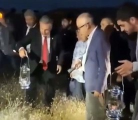 Selçuk Özdağ gaz lambasıyla TOKİ aradı