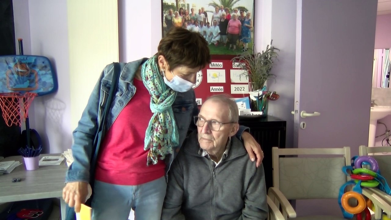 Istres: une table magique divertit et stimule les résidents de l'Ehpad des Cardalines