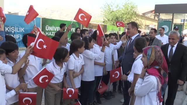 Yaya geçitleri Hayata saygı duruşu sloganıyla kırmızıya boyandı