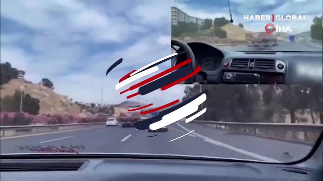 Trafikte rezaletin görüntüleri! Çektikleri videoyu sosyal medyaya yükleyince...