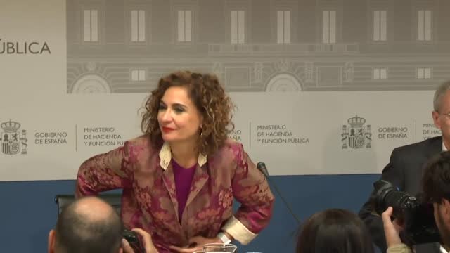 La ministra de Hacienda: Frente a los llamados chamanes fiscales este Gobierno aplica medidas selectivas y quirúrgicas