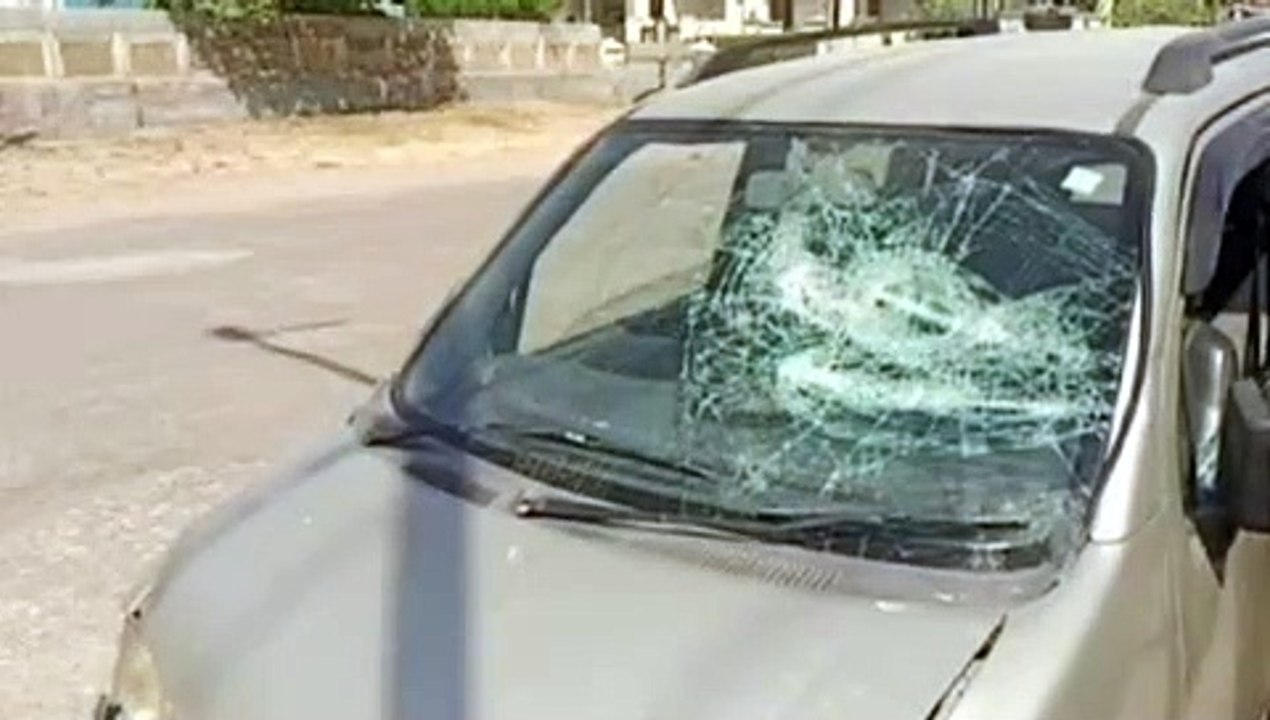 कुरियर वालों से पौने दो करोड़ का माल लूटकर भागे...