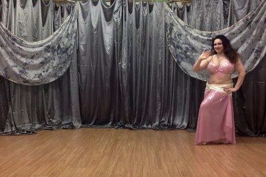 Pakistani girl hot belly dance Thea tests out her $5 bellydance costume /पाकिस्तानी लड़की हॉट बेली डांस थिया ने अपने बेली डांस कॉस्ट्यूम का परीक्षण किया - इम्प्रोवाइज्ड बेली डांस/فتاة باكستانية رقص شرقي ساخن تختبر ثيا زيها للرقص الشرقي - الرقص الشرقي