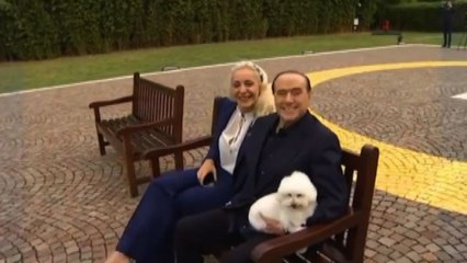 Berlusconi posta video: cuori e mongolfiera gli auguri di Marta