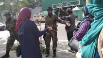 Talibanes dispersan con disparos al aire manifestación de apoyo a mujeres iraníes