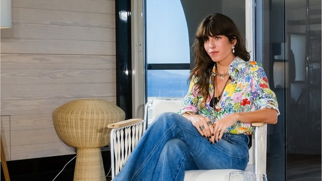 VOICI - La réalité du post-partum : Lou Doillon dévoile son corps deux mois après son accouchement