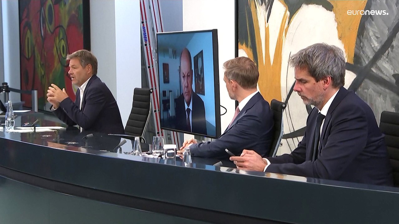 Ampel schnürt Rettungspaket mit 'Doppel-Wumms' - Gasumlage vom Tisch