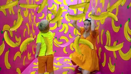 Chris and mom explore children's museum and learning center for kids