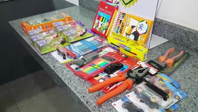 Indivíduo furta produtos pequenos em loja e vende na internet; homem foi detido