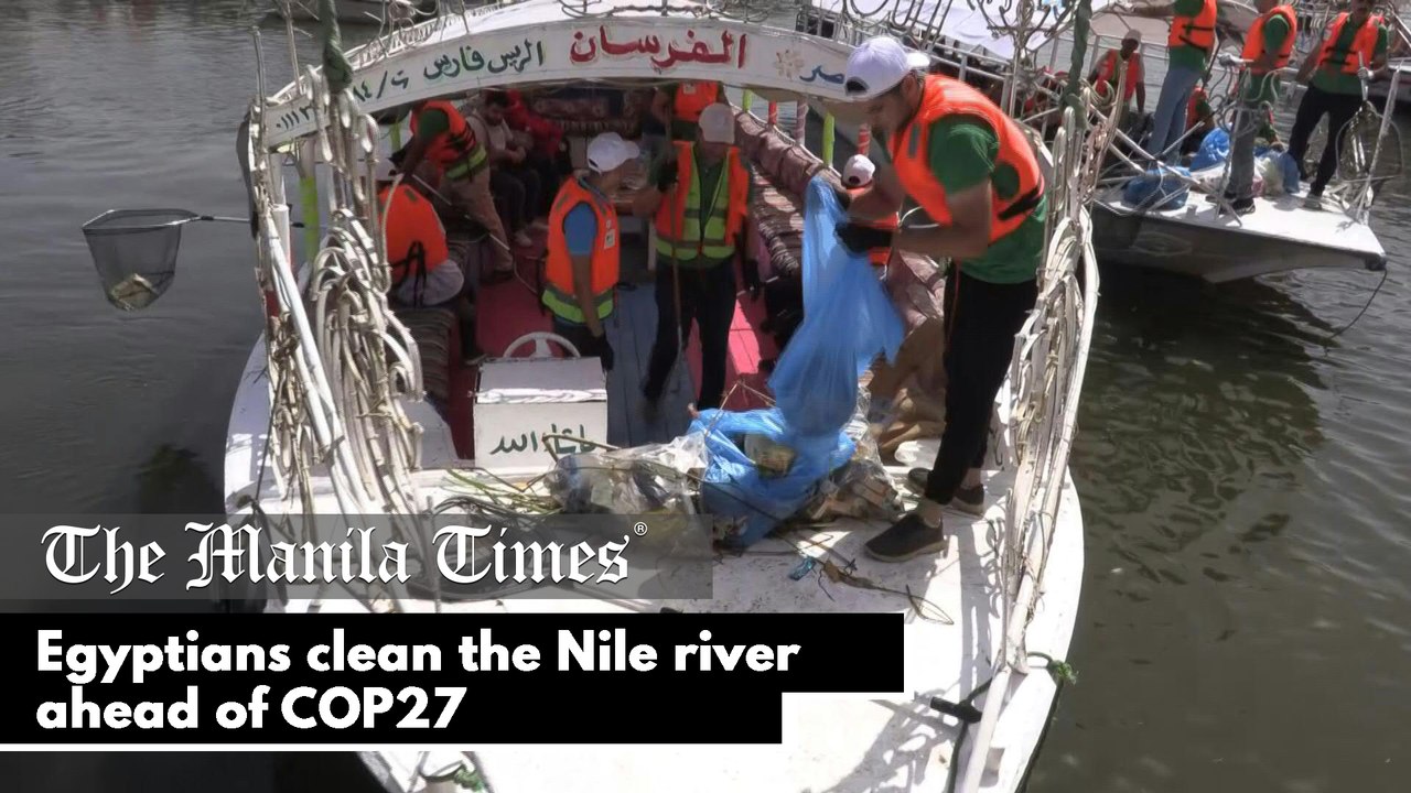 Egyptians clean the Nile river ahead of COP27