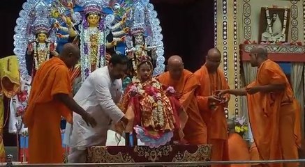 চিরাচরিত রীতি মেনেই বেলুড় মঠে কুমারী পুজো |OneIndia Bengali