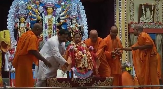 চিরাচরিত রীতি মেনেই বেলুড় মঠে কুমারী পুজো |OneIndia Bengali