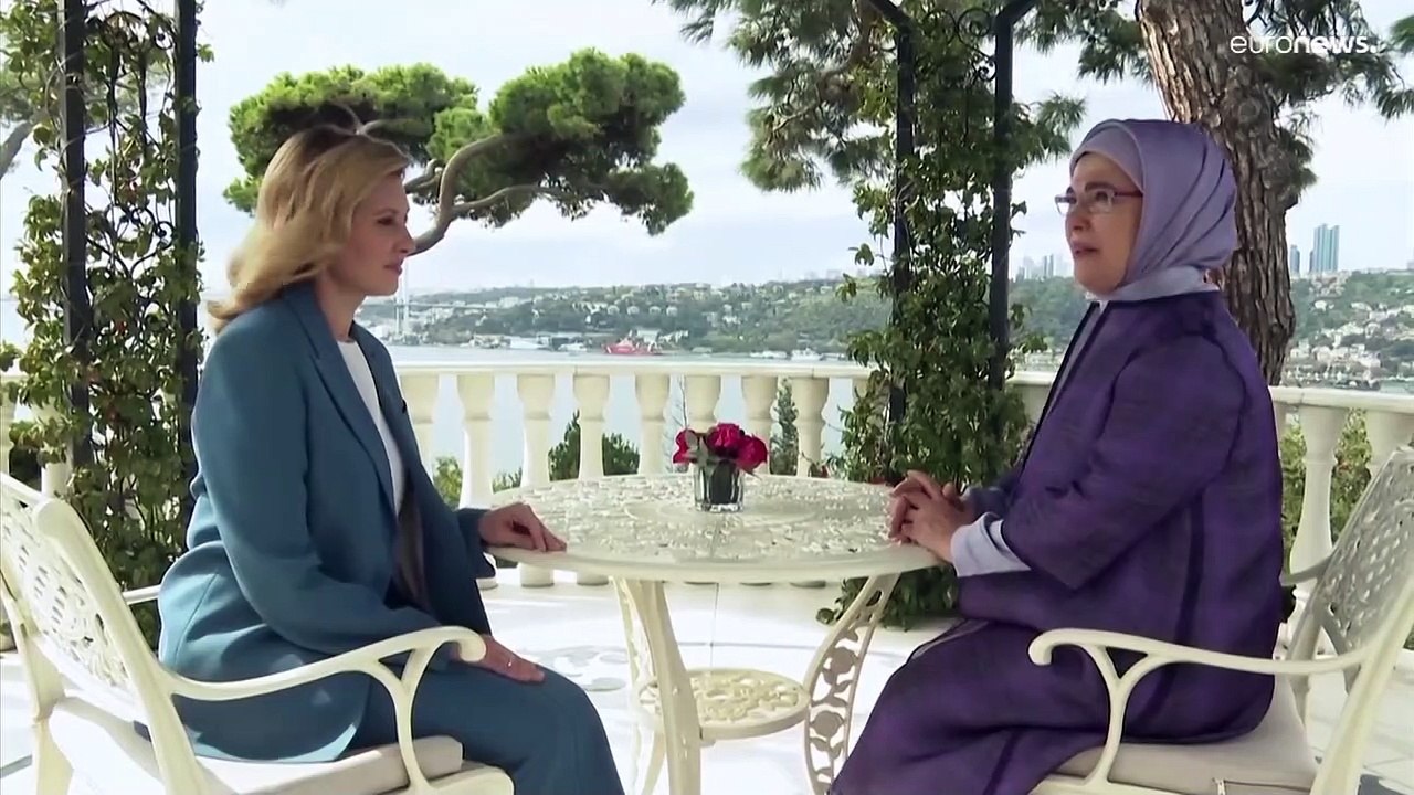 شاهد: السيدة التركية الأولى أمينة أردوغان تستقبل نظيرتها الأوكرانية في اسطنبول