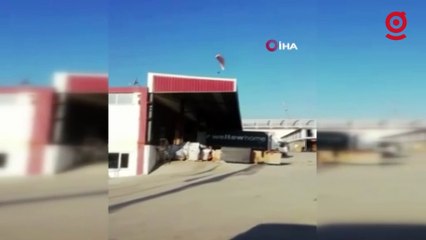 Paraşüt tutkunu işçi çalıştığı fabrikaya uçarak gitti