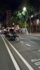 Robo de una moto en pleno centro de Barcelona con una furgoneta