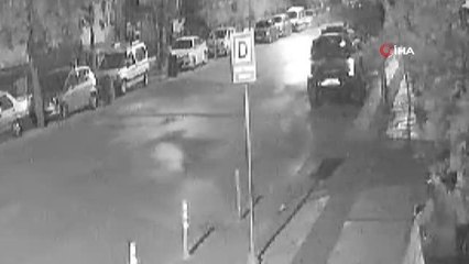 Park halindeki araçlara çarpıp kaçtı... Kağıt toplayıcısının dikkati yakalattı