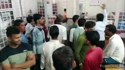 सोना नीलामी की सूचना पर लोगों की भीड़ जमा, किया हंगामा