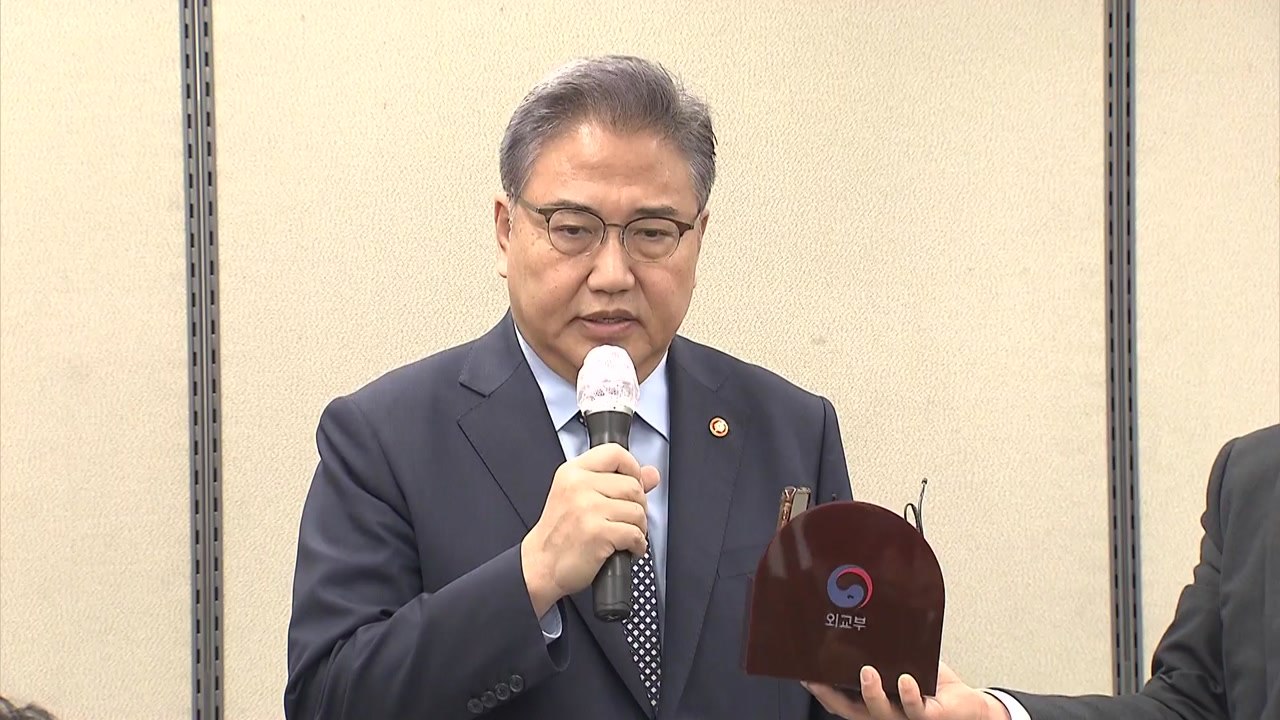 [더정치] '박진 해임안 통과' 여야 충돌 더 격화...尹 지지율 24% 다시 최저...