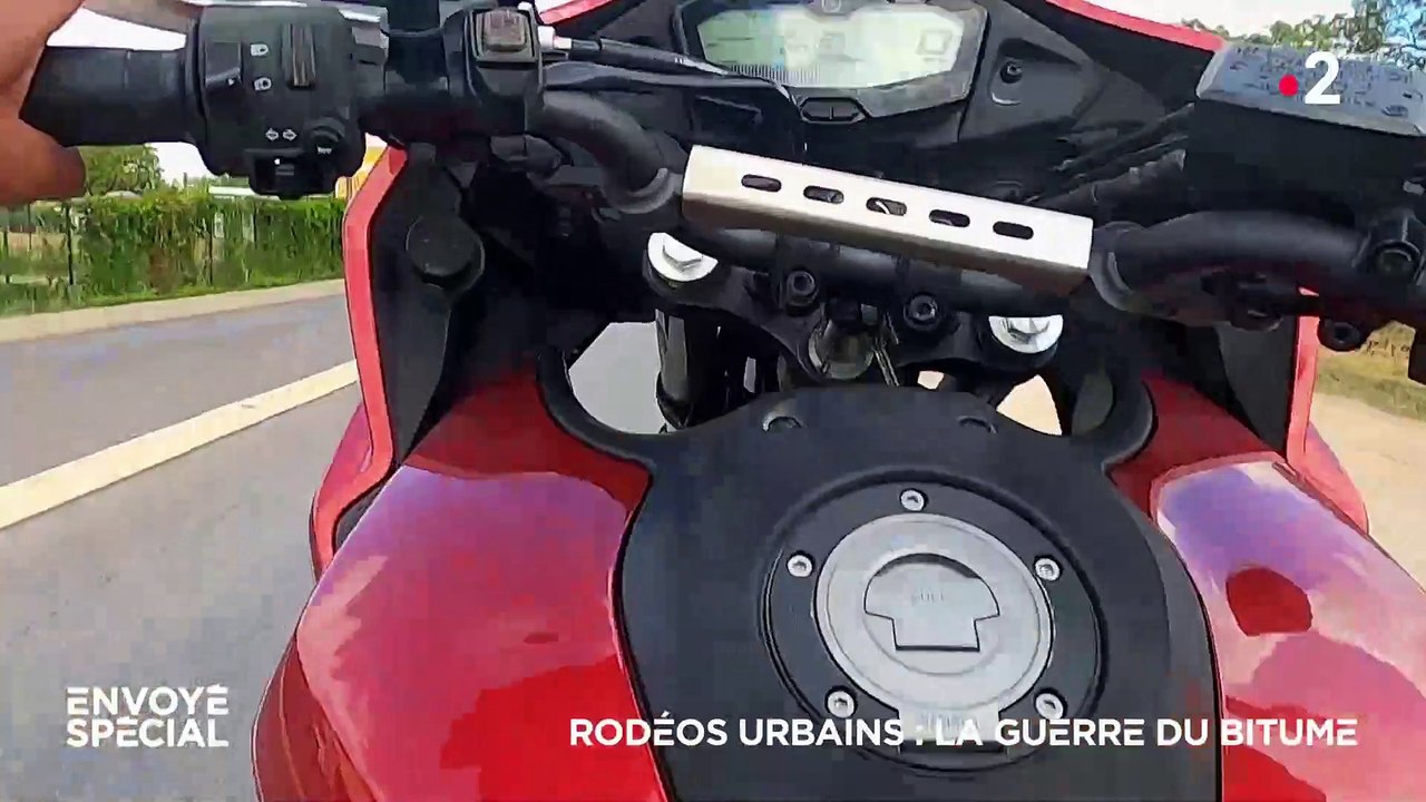 Rodéos urbains à Marseille - Sur France 2, ils narguent la police et la justice à visage découvert : "C'est vrai, ce qu'on fait, c'est illégal, mais quel kiff !"