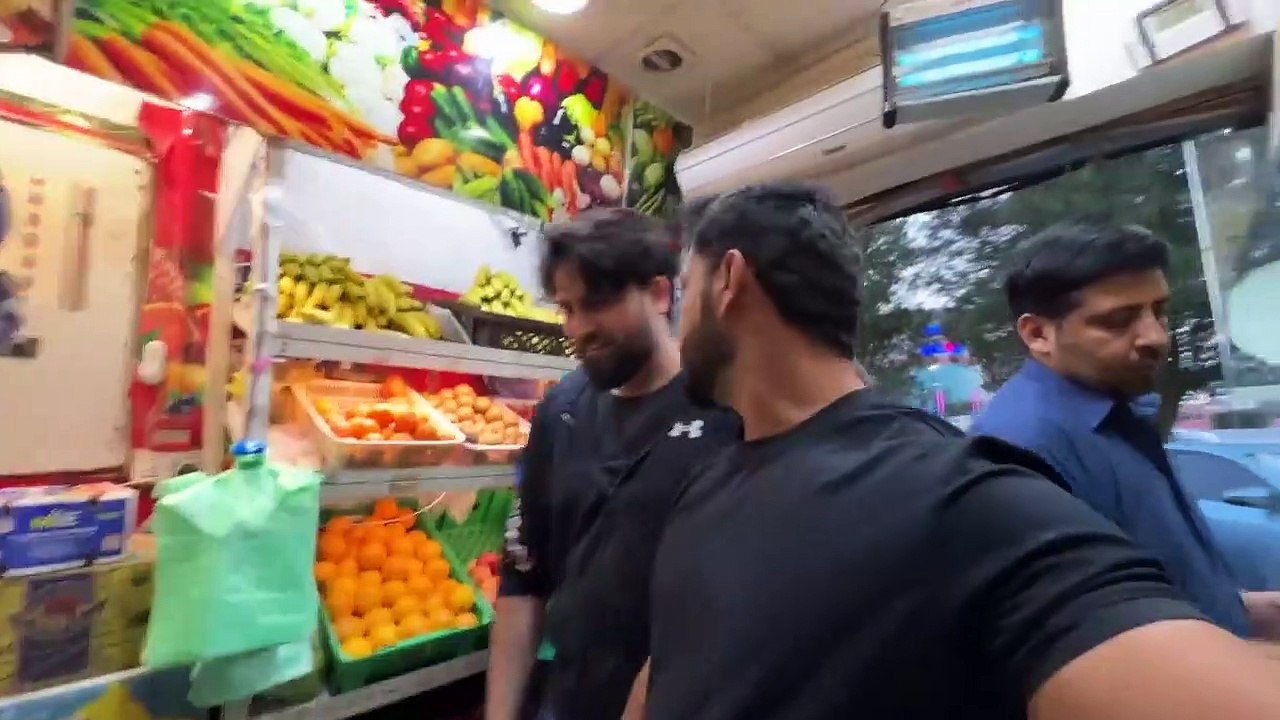 Pakistanis Trying INDIAN Street Food - Mumbai on Wheels -  Pani puri, Pav bhaji, Chole Bhature, Vada pav