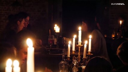 شاهد: أطباق باردة وعشاء على ضوء الشموع .. مطاعم بلجيكية تسعى للتقليل من استهلاك الطاقة