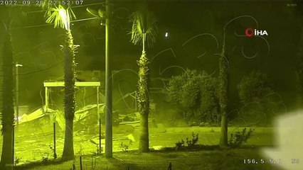 Son dakika haberi! Kahraman polisin yaralı halde teröristi vurup patlatma anının görüntüleri ortaya çıktı