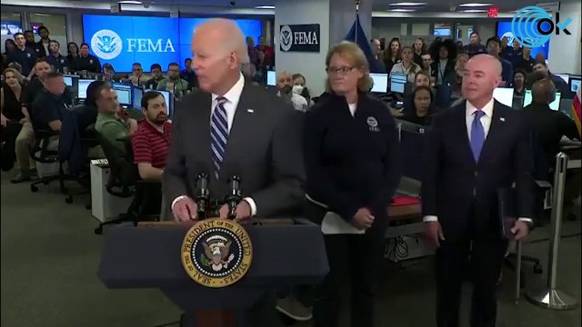 La última de Biden: abandona una rueda de prensa desorientado ante la atónita mirada de su equipo