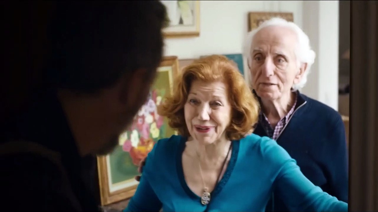 Reste un peu trailer ov