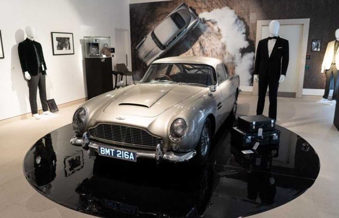 Subastado por tres millones de dólares el Aston Martin del último James Bond