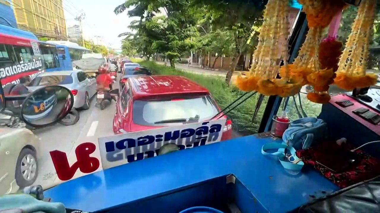 Thaïlande: à Bangkok, la ligne de bus 8 au tournant de son parcours tortueux