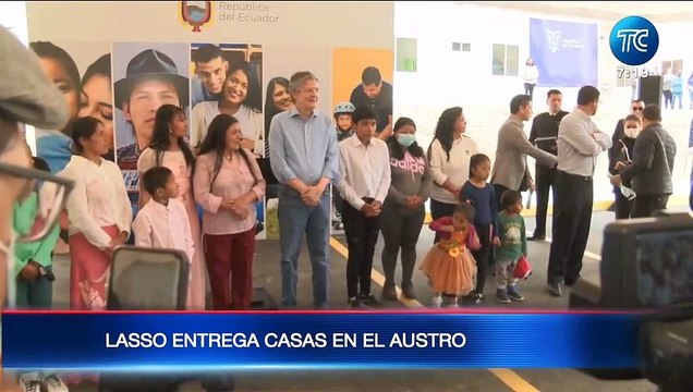 El presidene Guillermo Lasso entregó 50 viviendas en Déleg a familias de recursos limitados
