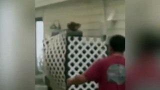 Ouragan Ian : un homme sauve un chat pris au piège