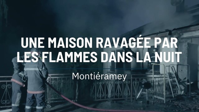 Une maison ravagée par les flammes dans la nuit