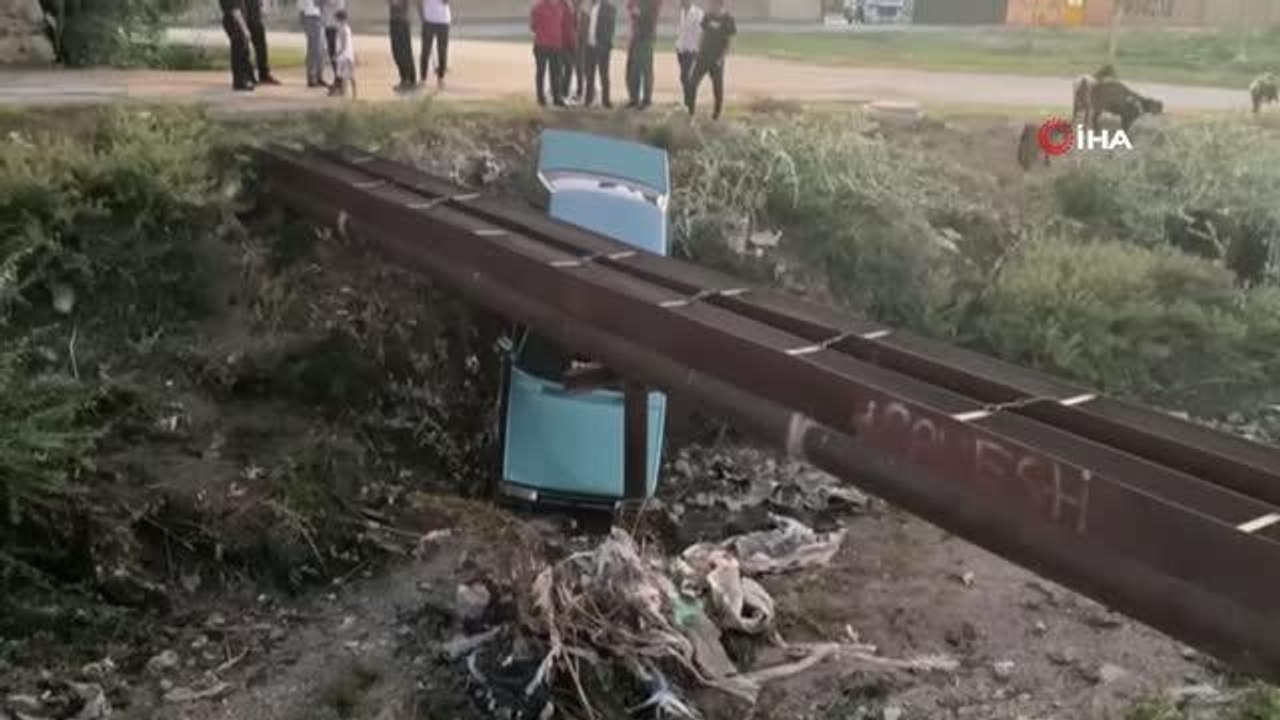Babasının arabasını kaçıran 8 yaşındaki çocuk, araçla beraber kanala uçtu